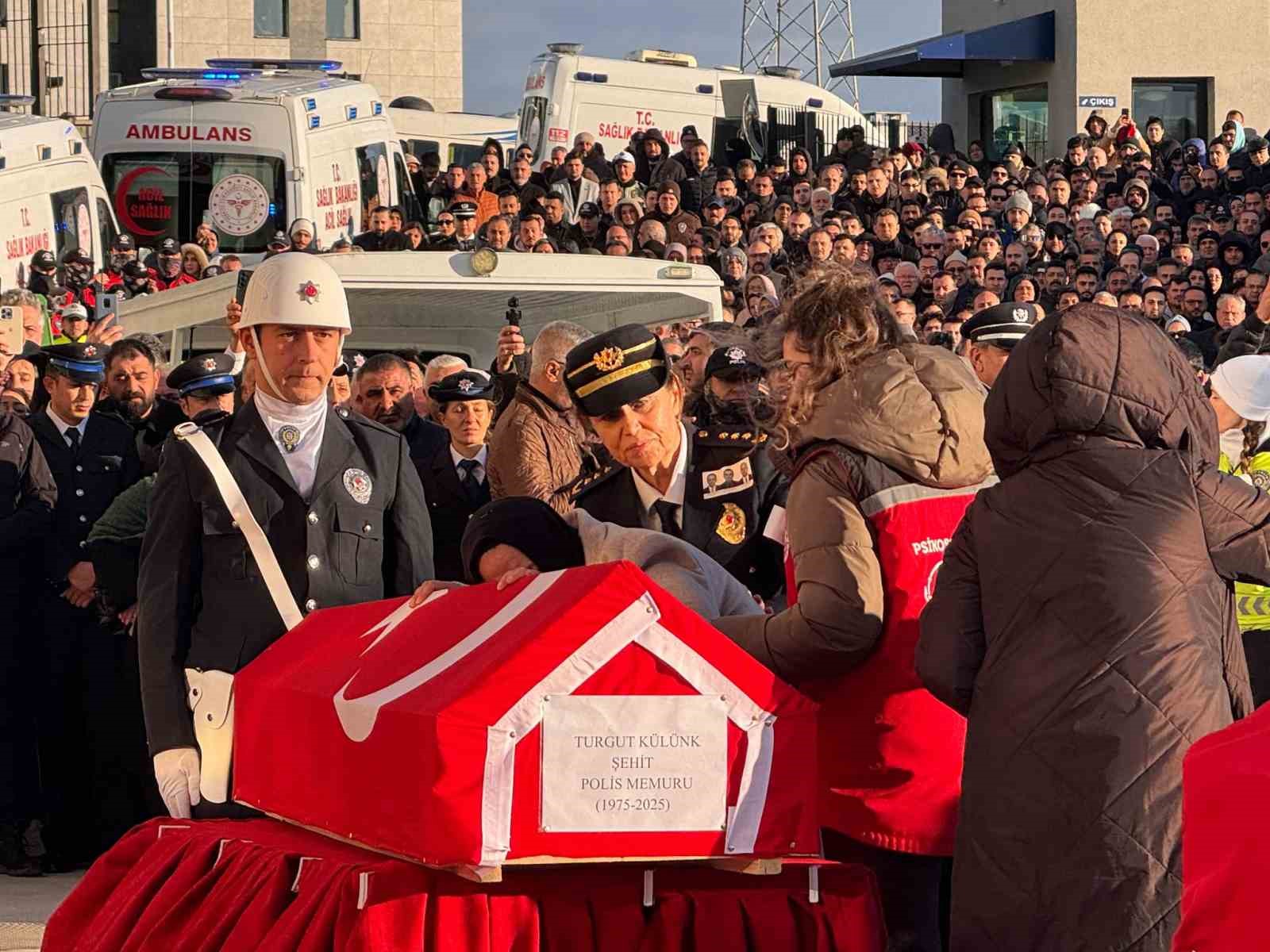 İçişleri Bakanı Ali Yerlikaya: "Kahraman polislerimiz milletimize pusu kuranların tuzaklarını başlarına yıktı"
