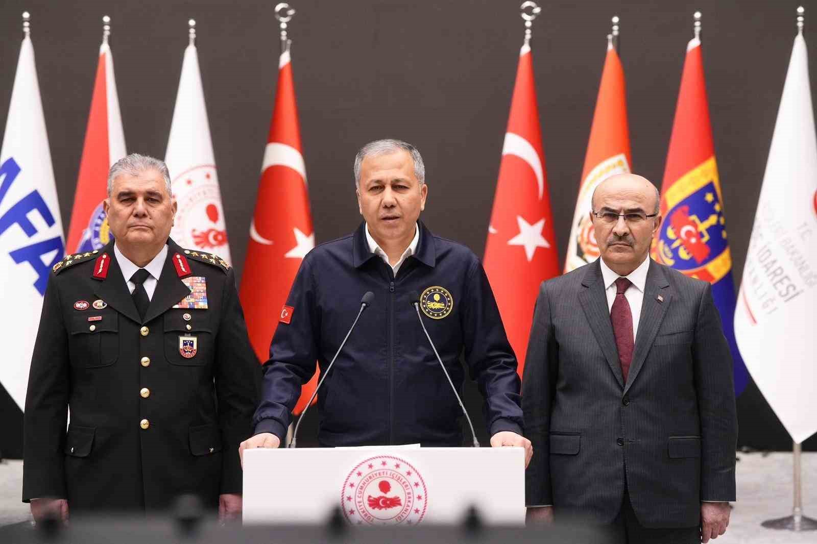 İçişleri Bakanı Ali Yerlikaya: "Yalova’da DEAŞ terör örgütü mensuplarıyla çıkan çatışmada 3 polisimiz şehit oldu, 8 polisimiz ve 1 bekçimiz yaralandı"
İçişleri Bakanı Ali Yerlikaya: "Yalova’da DEAŞ terör örgütü mensuplarıyla çıkan çatışmada 3 polisimiz şehit oldu, 8 polisimiz ve 1 bekçimiz yaralandı"