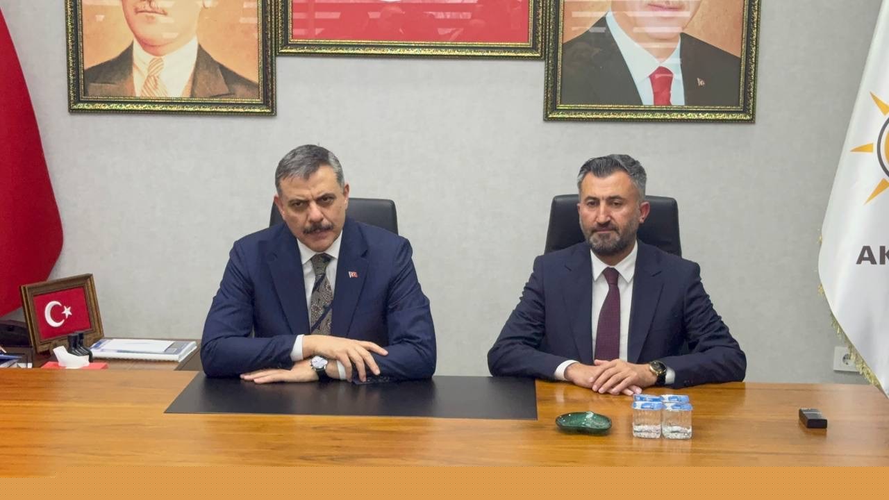 İçişleri Bakanı Çiftçi, AK Parti Ağrı İl Başkanlığını ziyaret etti
