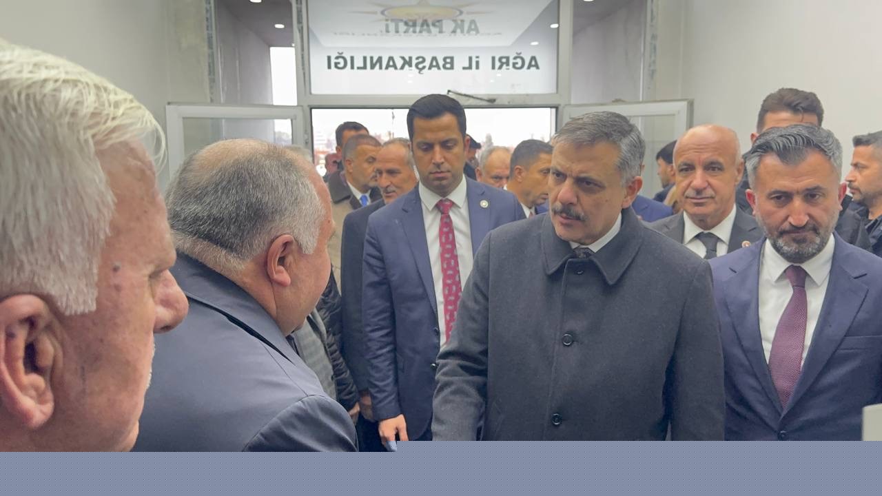 İçişleri Bakanı Çiftçi, AK Parti Ağrı İl Başkanlığını ziyaret etti
