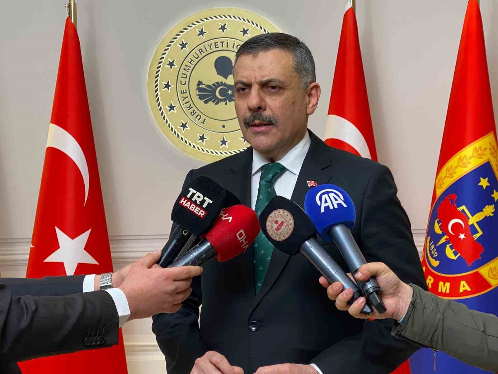 İçişleri Bakanı Çiftçi’den araç içi multimedya sistemleriyle ilgili açıklama: "Orijinalinde olmayan ilaveler yapılması durumunda 21 bin lira ceza öngörülüyor"
