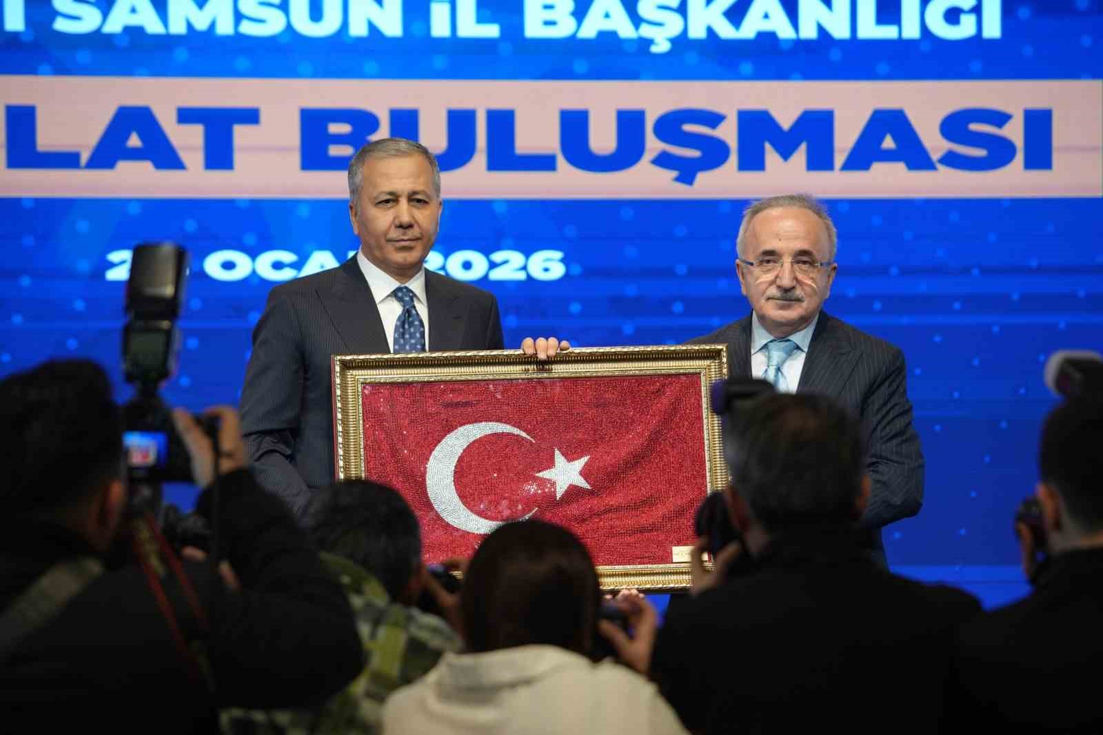 İçişleri Bakanı Yerlikaya: "Türkiye, ’Terörsüz Türkiye’ hedefine emin adımlarla ilerliyor"
İçişleri Bakanı Yerlikaya: "Türkiye, ’Terörsüz Türkiye’ hedefine emin adımlarla ilerliyor"