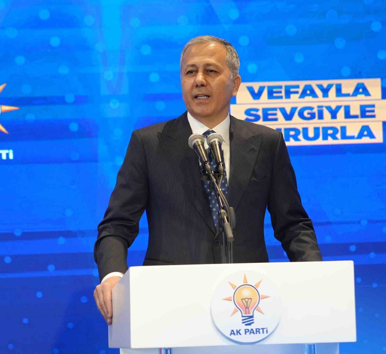 İçişleri Bakanı Yerlikaya: "Türkiye, ’Terörsüz Türkiye’ hedefine emin adımlarla ilerliyor"
İçişleri Bakanı Yerlikaya: "Türkiye, ’Terörsüz Türkiye’ hedefine emin adımlarla ilerliyor"