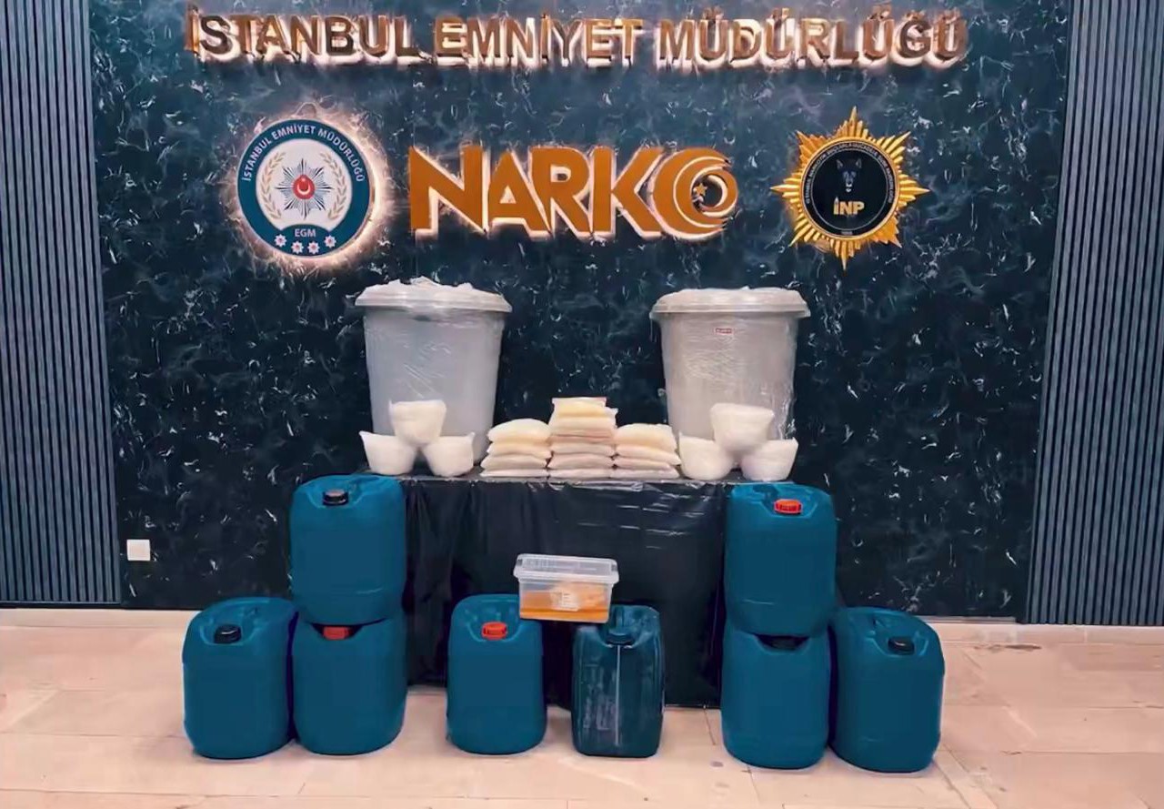 İçişleri Bakanlığı: "75 ilde düzenlenen operasyonlar sonucu, 958 kilo uyuşturucu madde ve 1 milyon 263 bin 58 adet uyuşturucu hap ele geçirildi"
