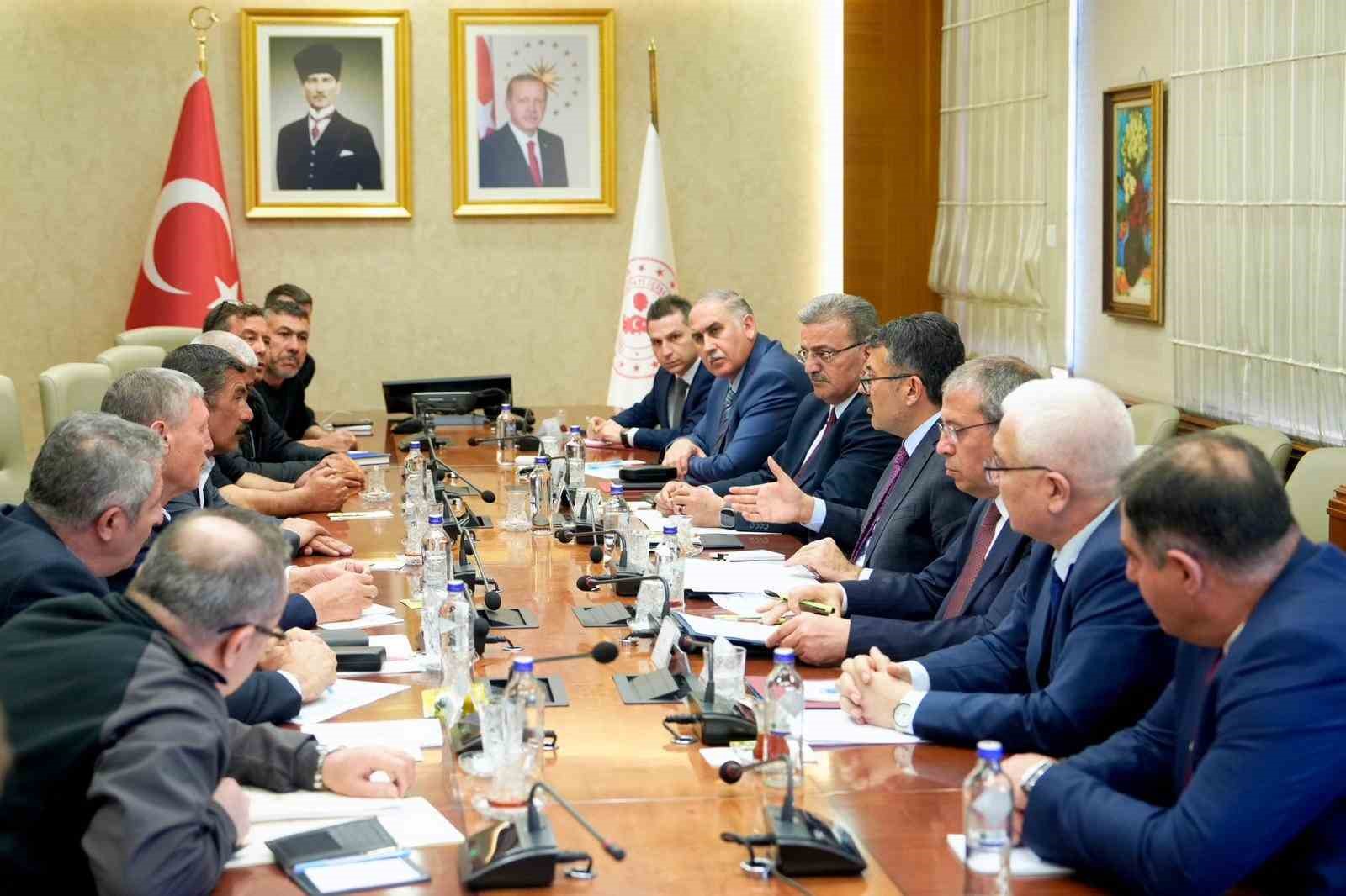 İçişleri Bakanlığı: "Maden işçilerinin eylemlerini değerlendirmek amacıyla, işçi ve işveren tarafları arasında görüşme gerçekleştirilmektedir"
