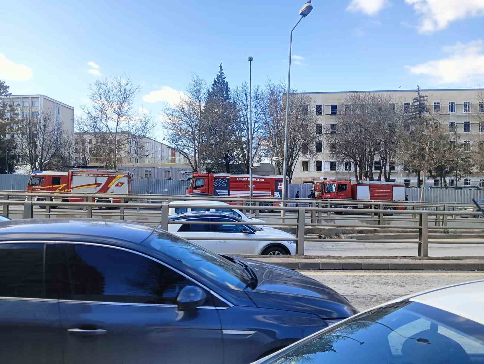 İçişleri Bakanlığı yerleşkesinde konteyner yangını
