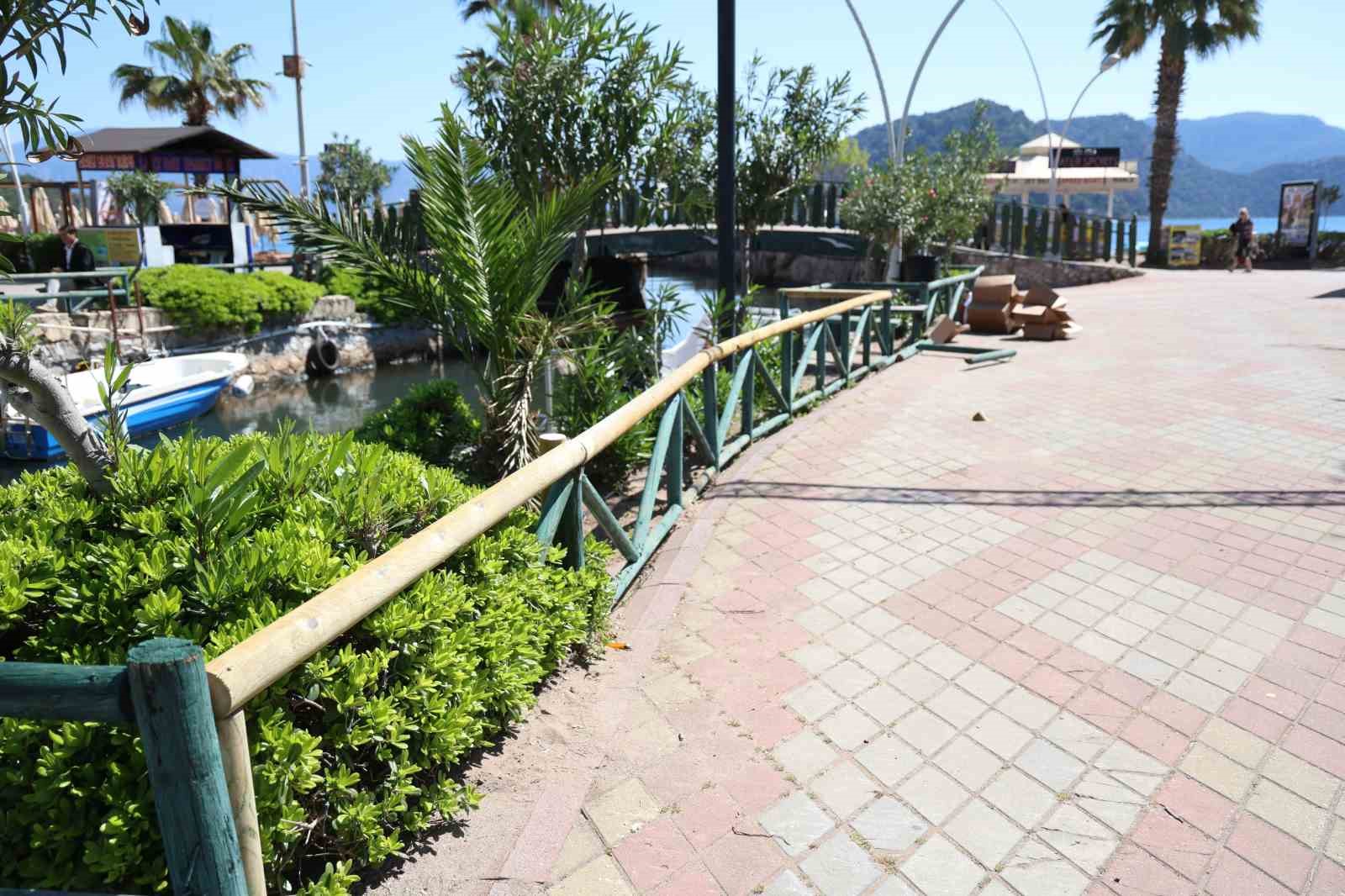 İçmeler’de korkuluklar yenileniyor
