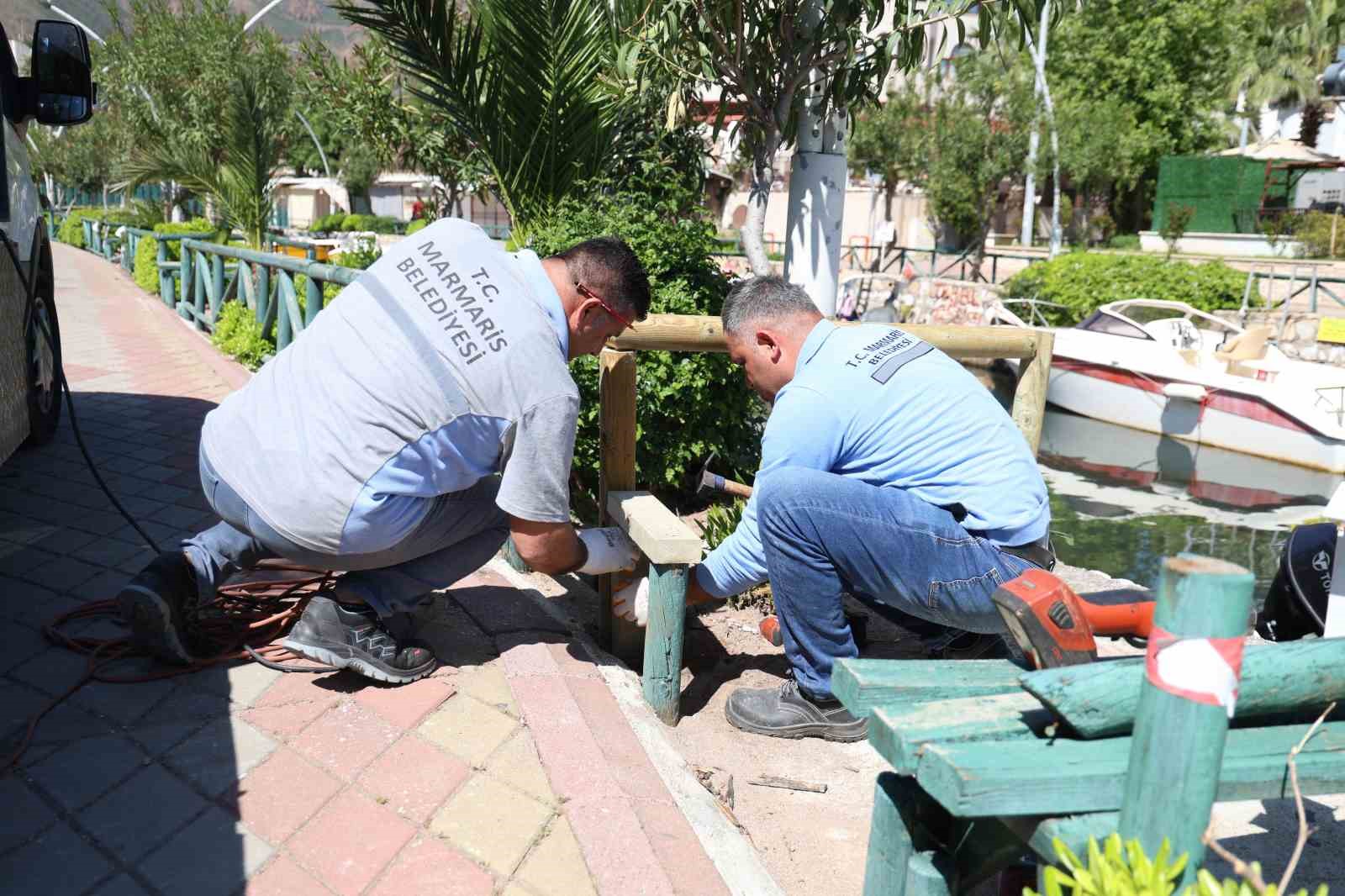 İçmeler’de korkuluklar yenileniyor
