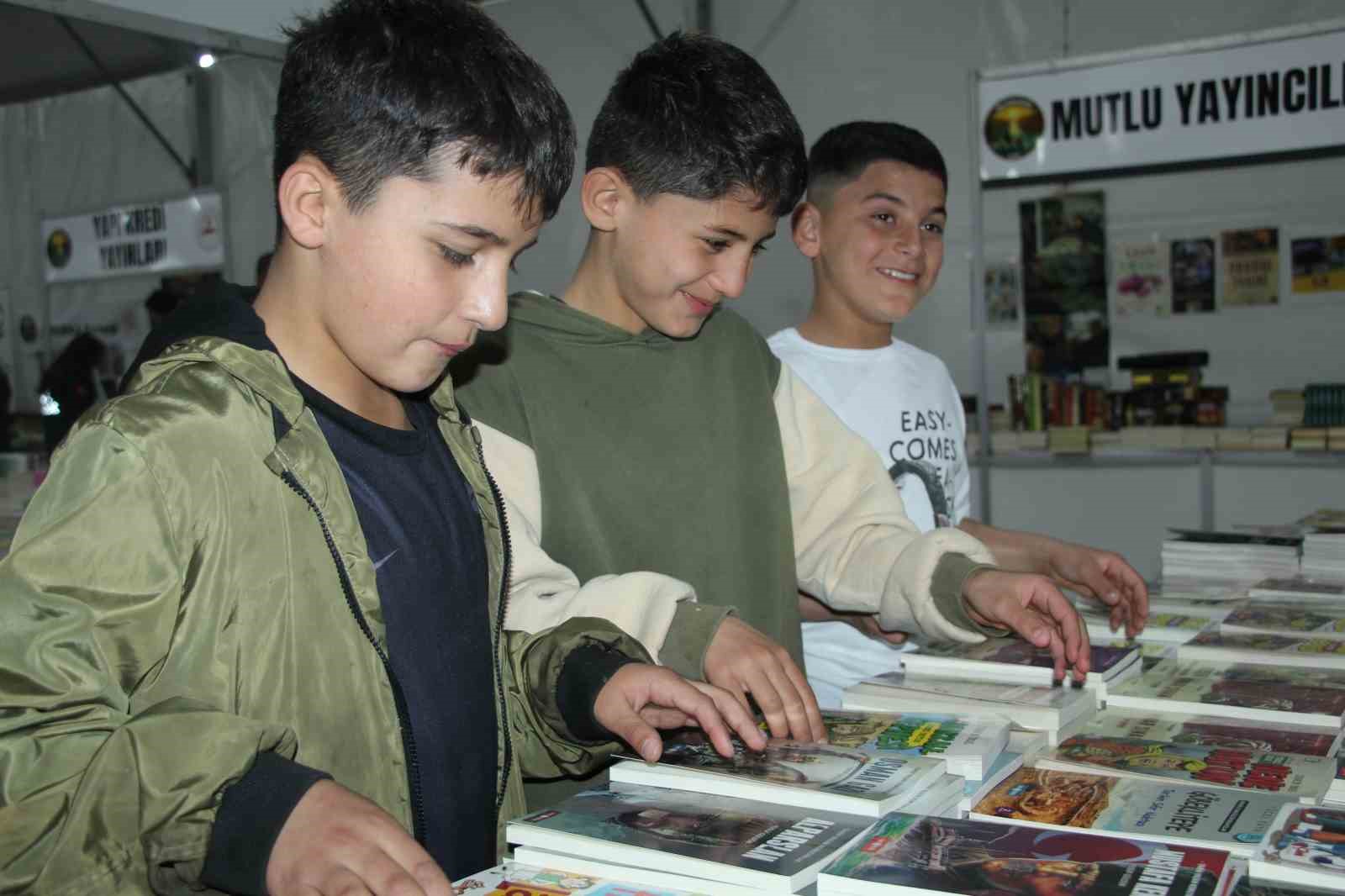 İdil Kitap Fuarı ve Kültür Şöleni başladı
