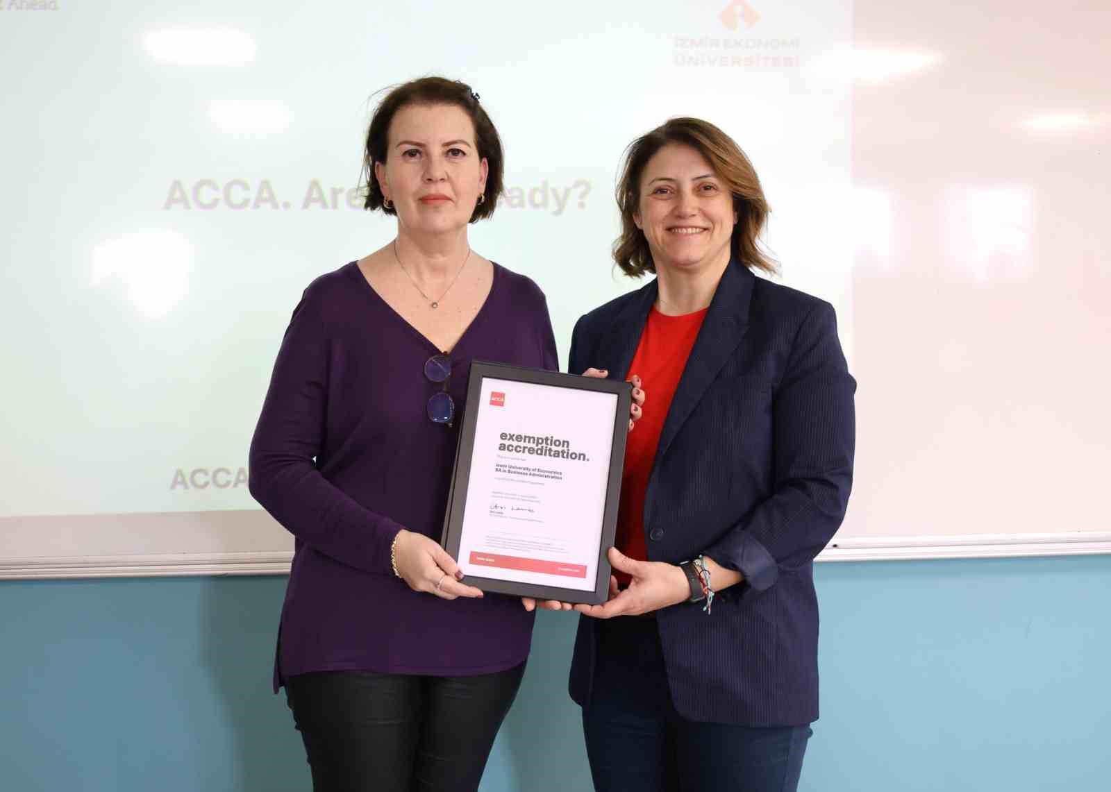 İEÜ İşletme Fakültesi’nden sınırları aşan başarı
