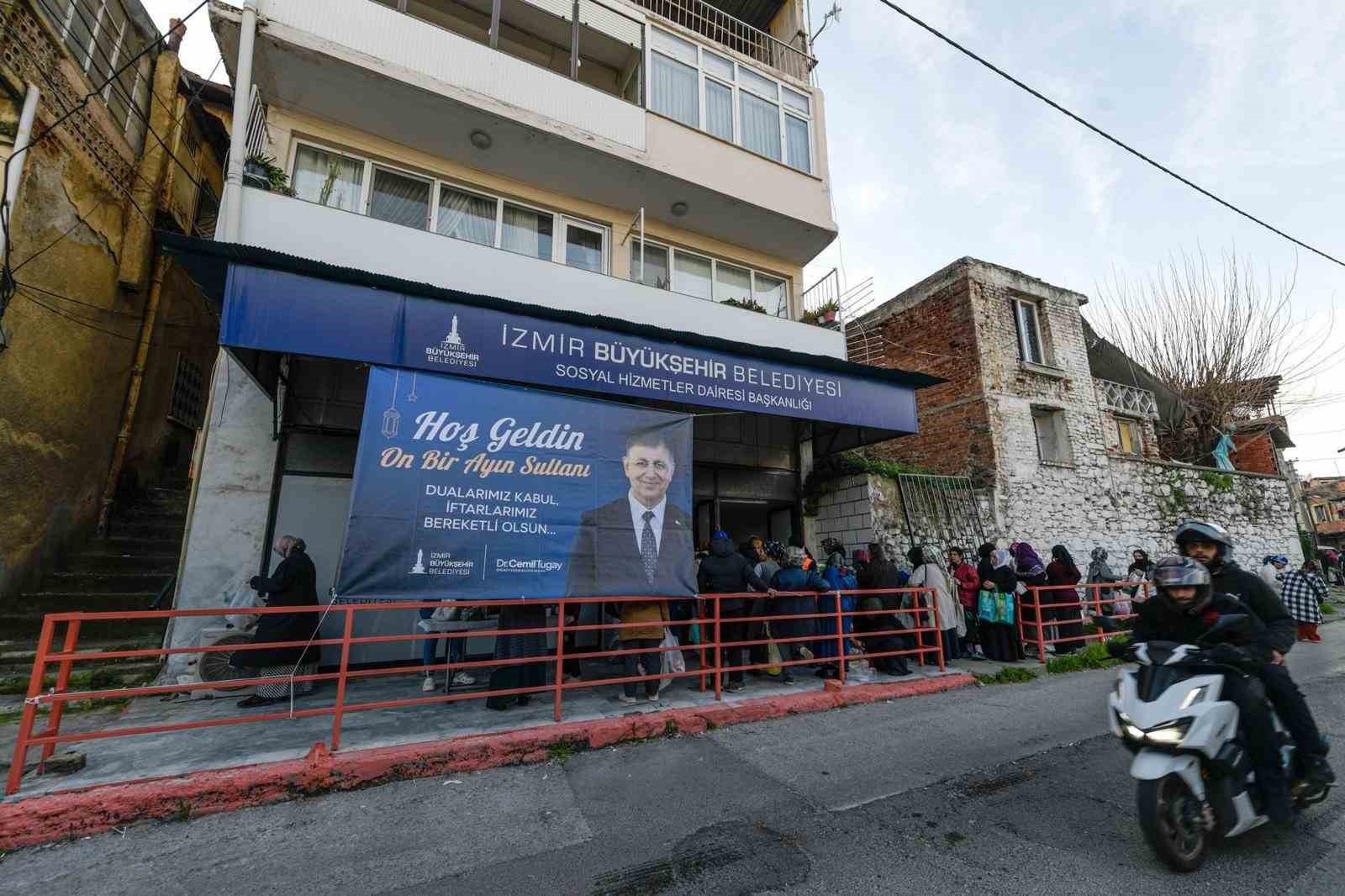 İftar bereketi Büyükşehir’in aşevinden sofralara uzanıyor
