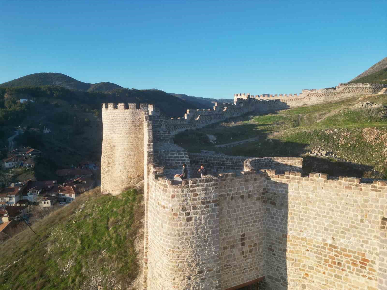 İftar sofralarının vaz geçilmez lezzeti: 8 saatte pişiyor, davul sesini duyan fırınlara koşuyor
