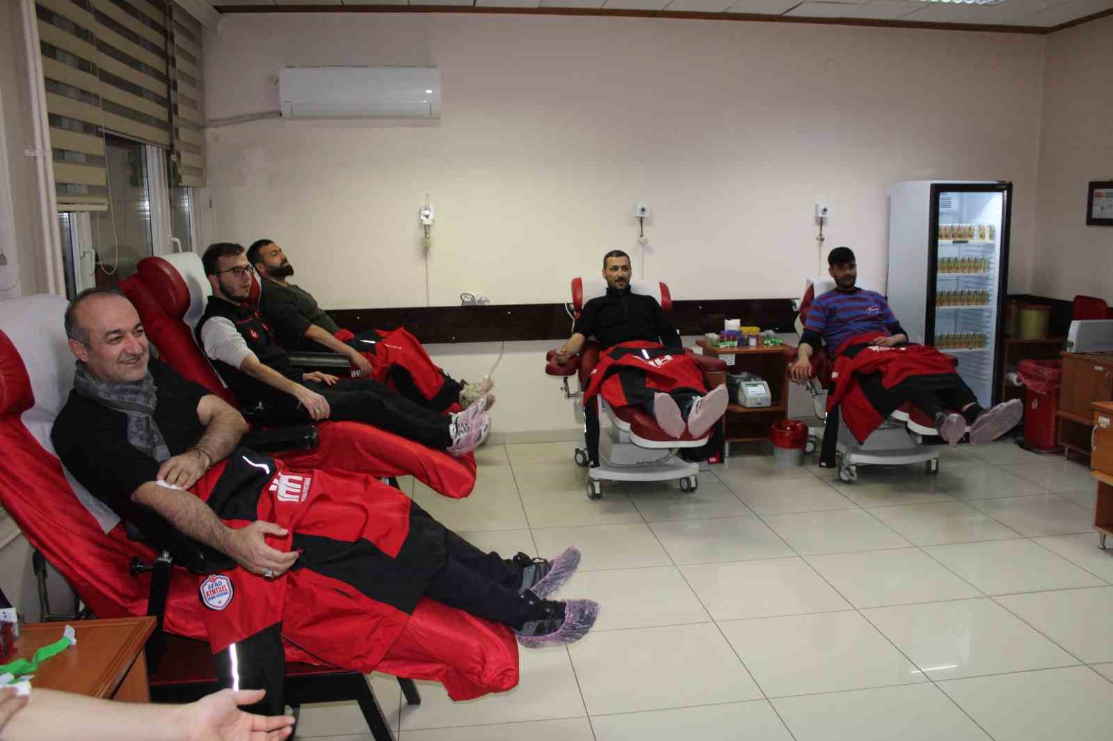 İftar yapıp kan vermeye koştular
