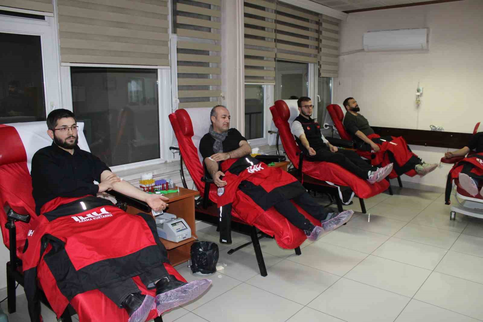 İftar yapıp kan vermeye koştular
