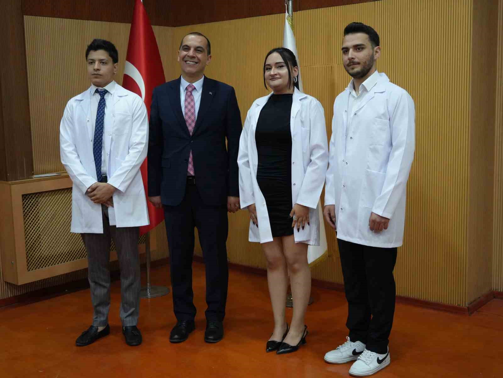 Iğdır Üniversitesi Diş Hekimliği Fakültesi’nde ilk beyaz önlük heyecanı
