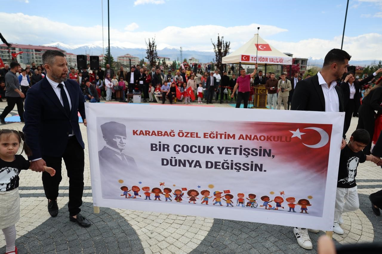 Iğdır’da 23 Nisan coşkusu: Özel bireylerden duygulandıran gösteri
