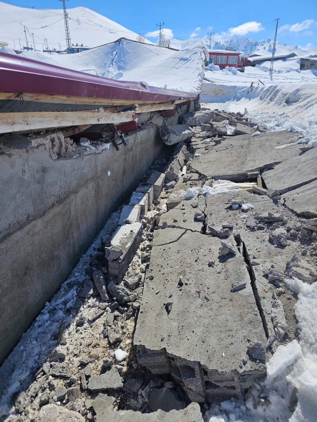 Iğdır’da ahır çöktü: Hayvanların önceden çıkarılması facianın önüne geçti
