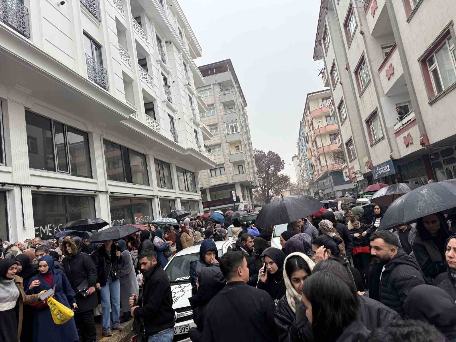 Iğdır’da AVM açılışı izdiham endişesiyle iptal edildi
