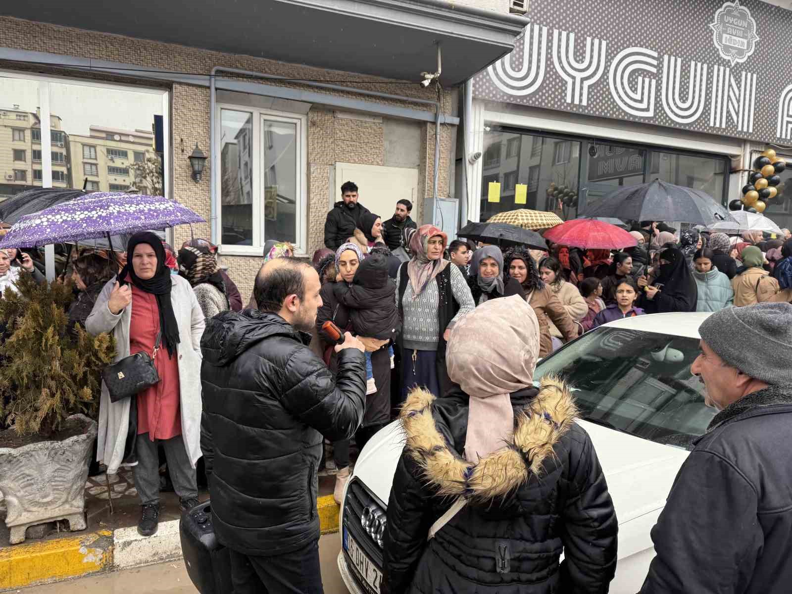 Iğdır’da AVM açılışı izdiham endişesiyle iptal edildi
