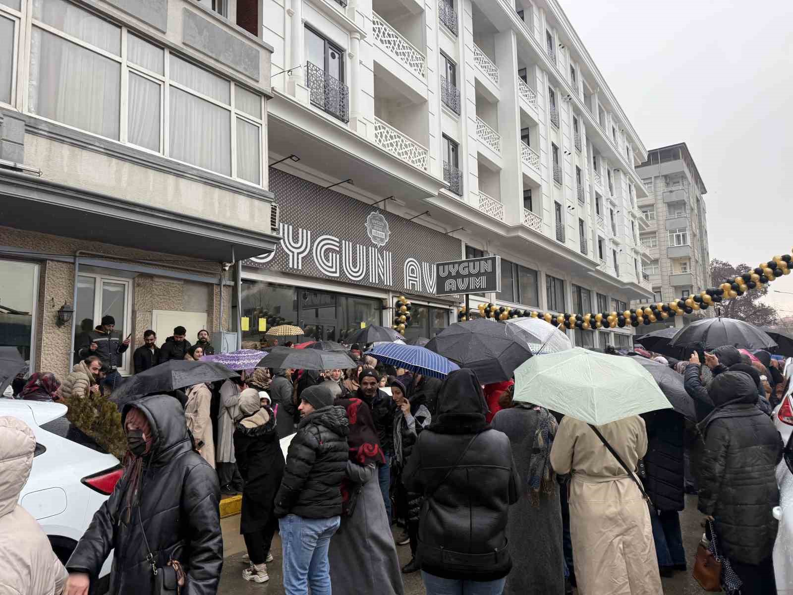 Iğdır’da AVM açılışı izdiham endişesiyle iptal edildi
