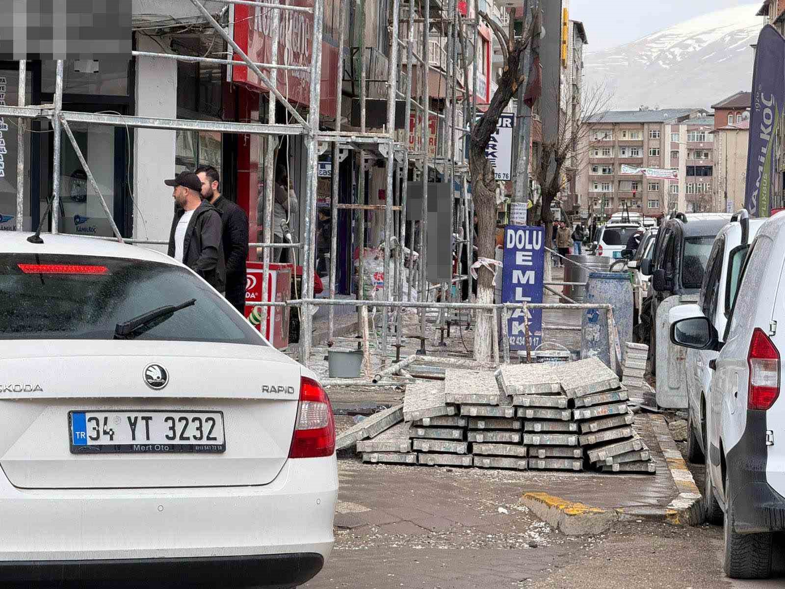 Iğdır’da binadaki dış cephe çalışmasında güvenlik ihmali
