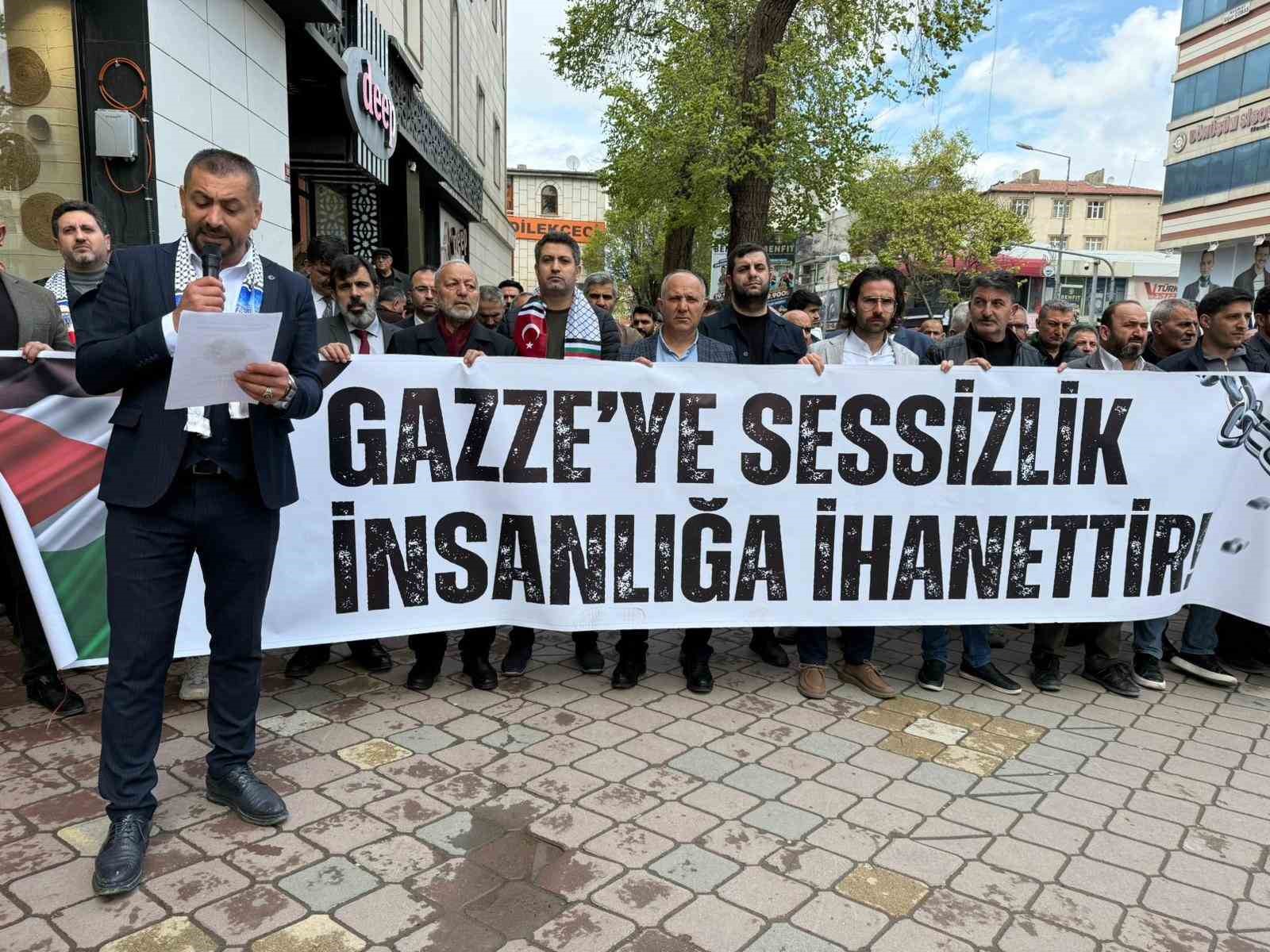 Iğdır’da cuma namazı sonrası Filistin’e destek açıklaması
