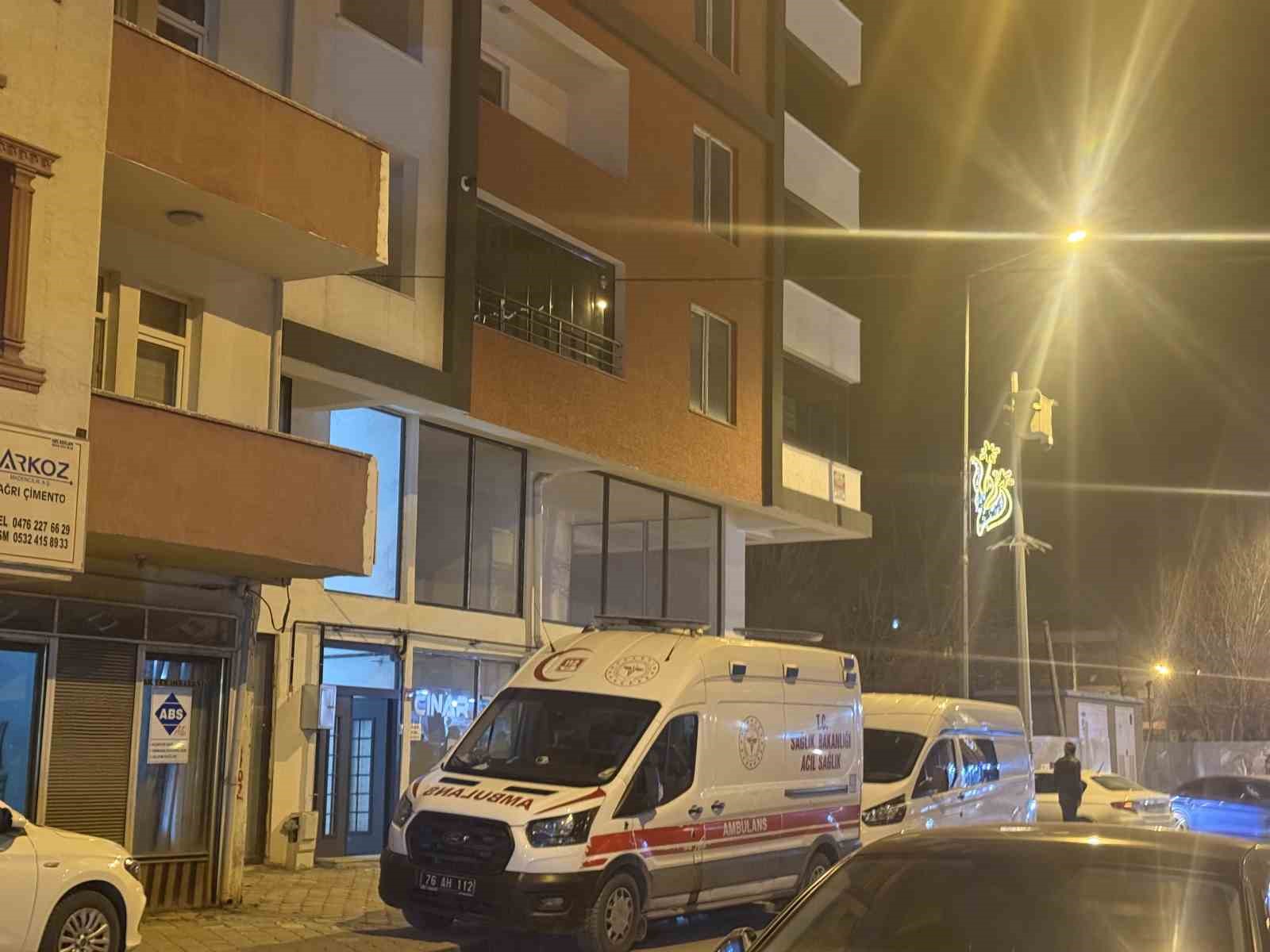 Iğdır’da iş merkezinde şüpheli ölüm
