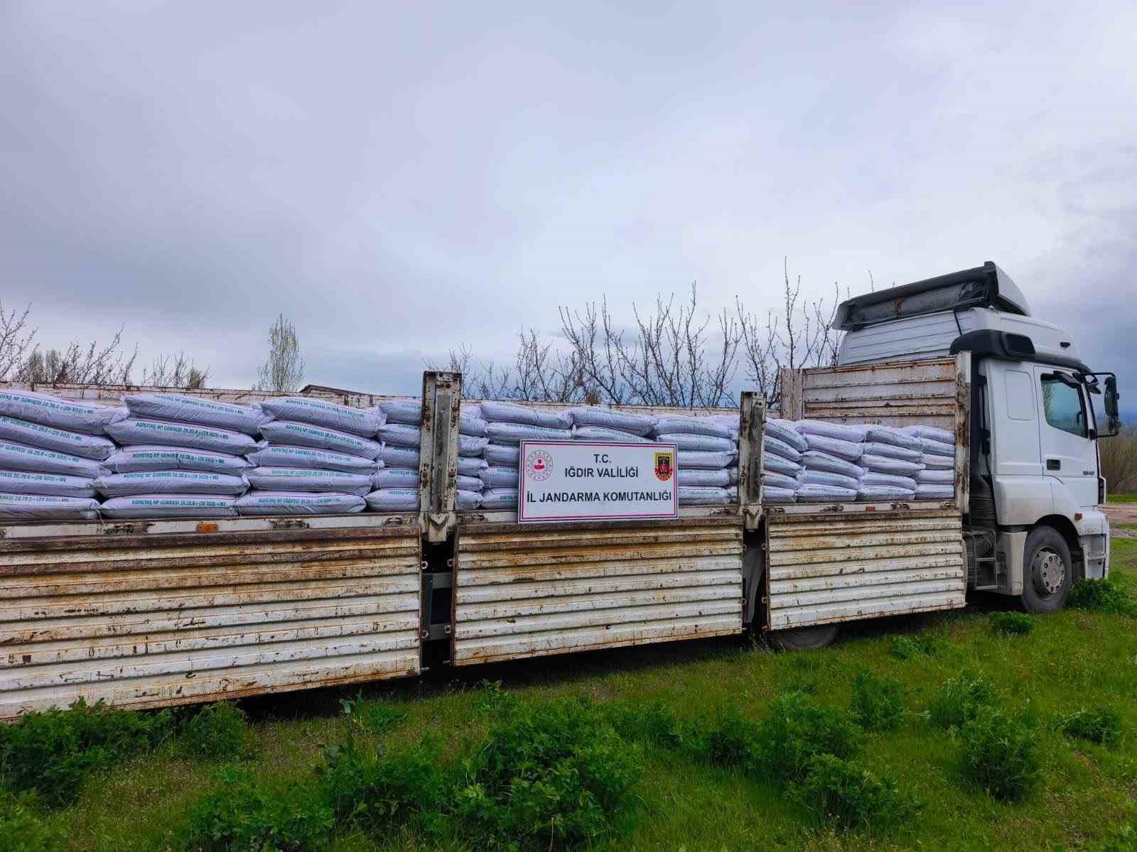 Iğdır’da kaçak gübre operasyonu: 30 ton ürün ele geçirildi
