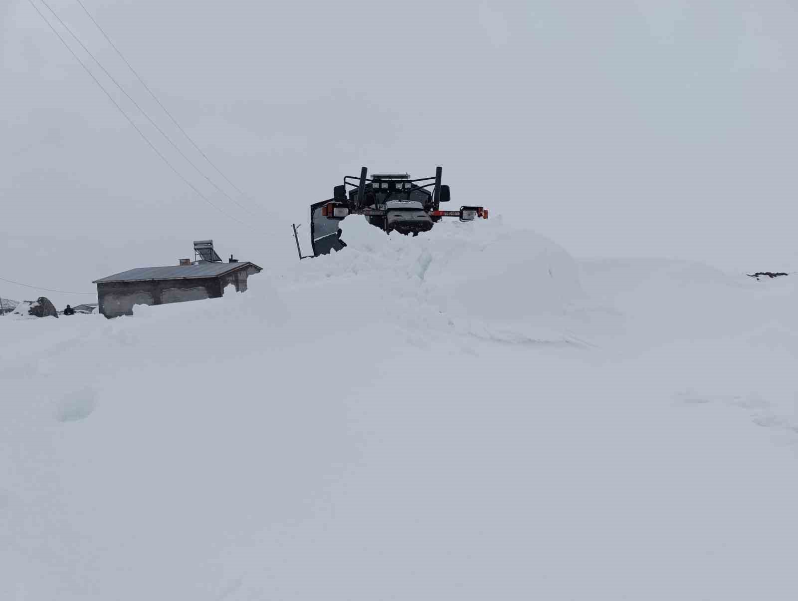 Iğdır’da nisan ayında karla mücadele
