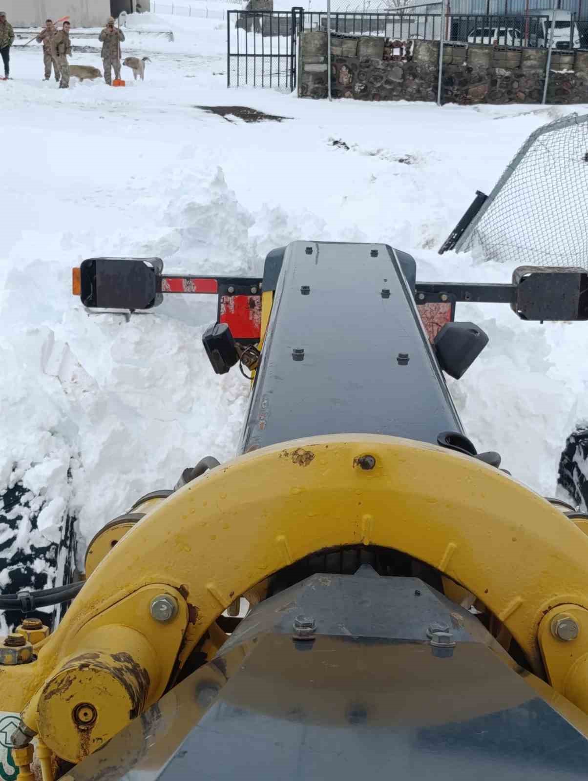 Iğdır’da nisan ayında karla mücadele
