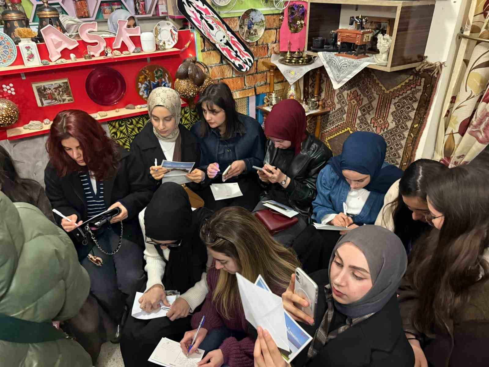 Iğdır’da nostalji rüzgarı: Pul ve kartpostalla mesaj gönderme geleneği yeniden canlandı
