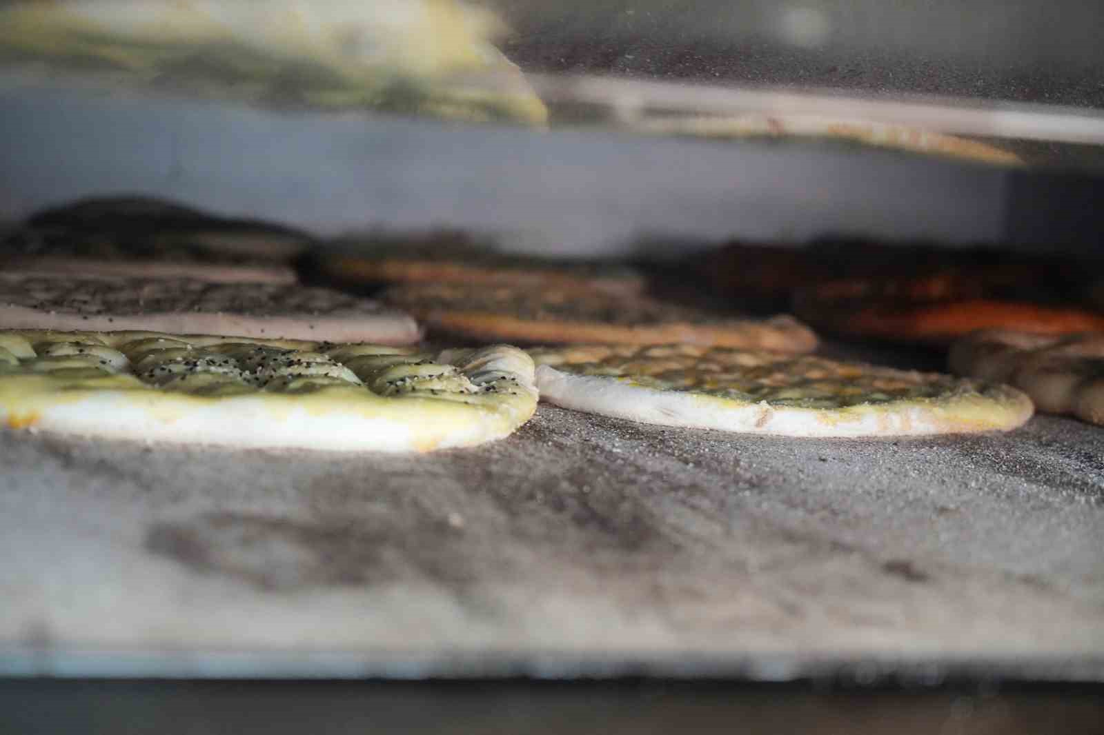 Iğdır’da ramazan pidesi kuyruğu
