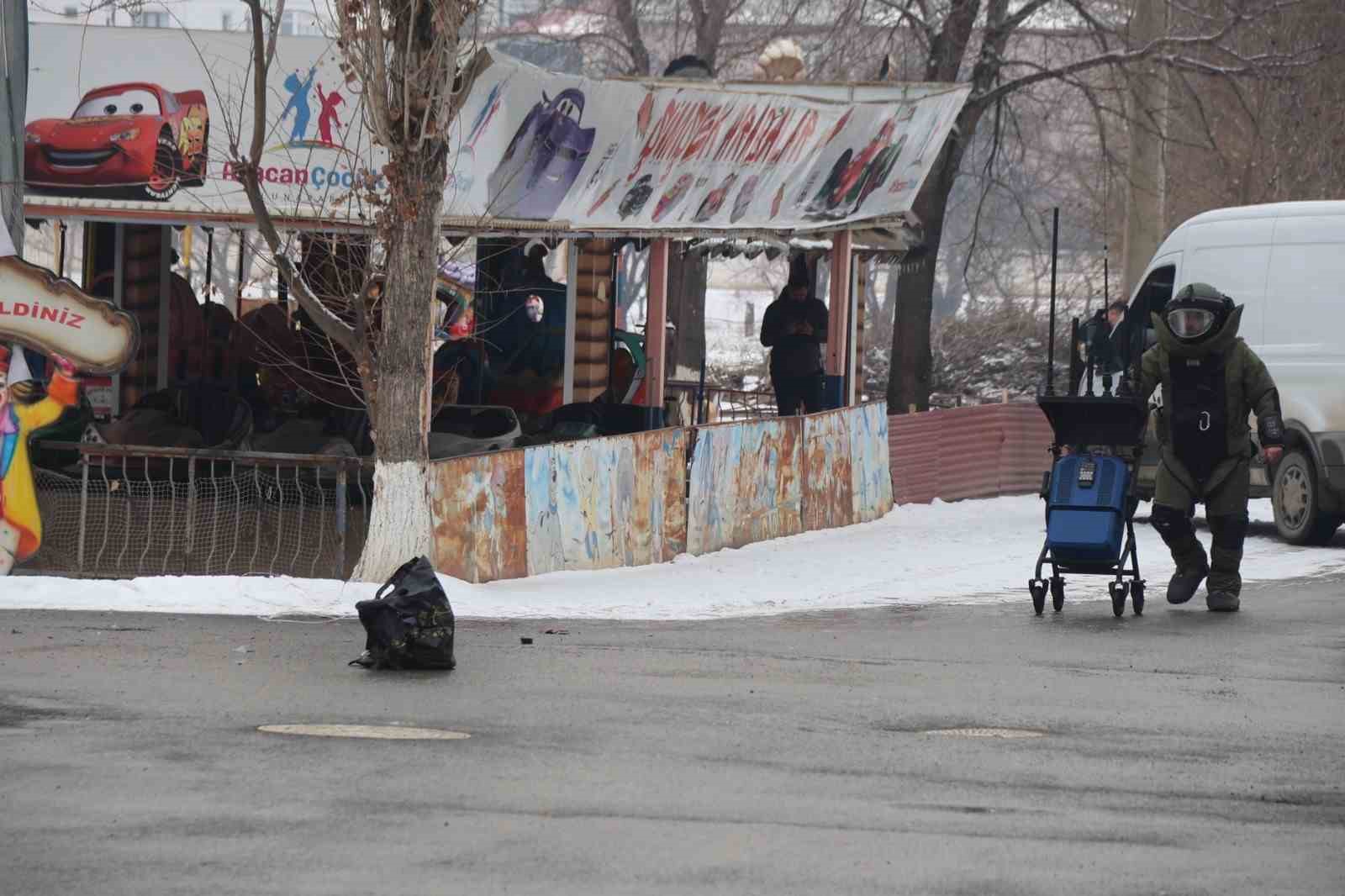 Iğdır’da şüpheli çanta korkuttu, içinden çocuk kıyafetleri çıktı
