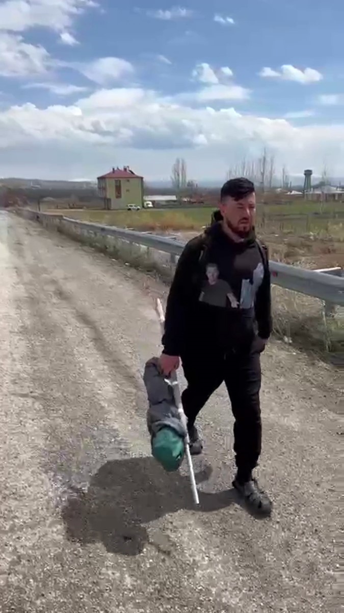 Iğdır’dan İstanbul’a yürüdü: Survivor hayali kapıdaki görevlilere takıldı
