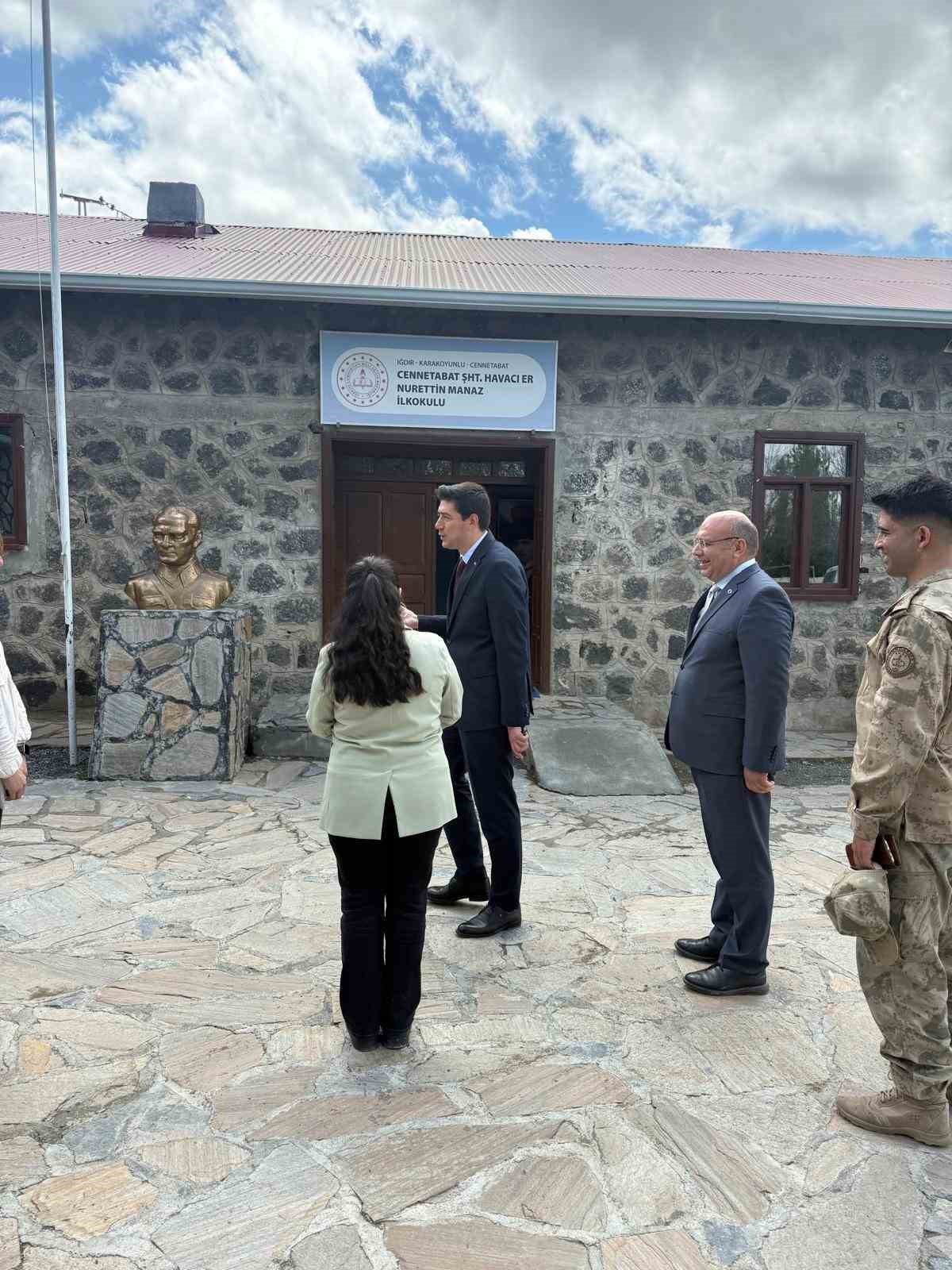 Iğdır’ın Cennetabat köyünde gezici kütüphane öğrencilerle buluştu
