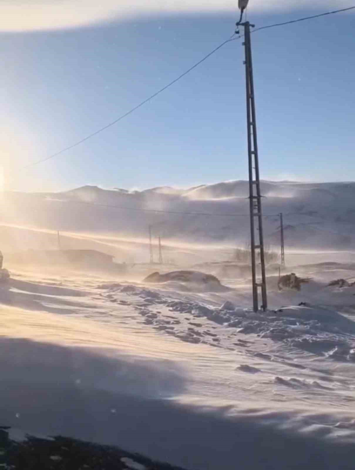 Iğdır’ın yüksek kesimlerinde tipi ve fırtına hayatı olumsuz etkiliyor

