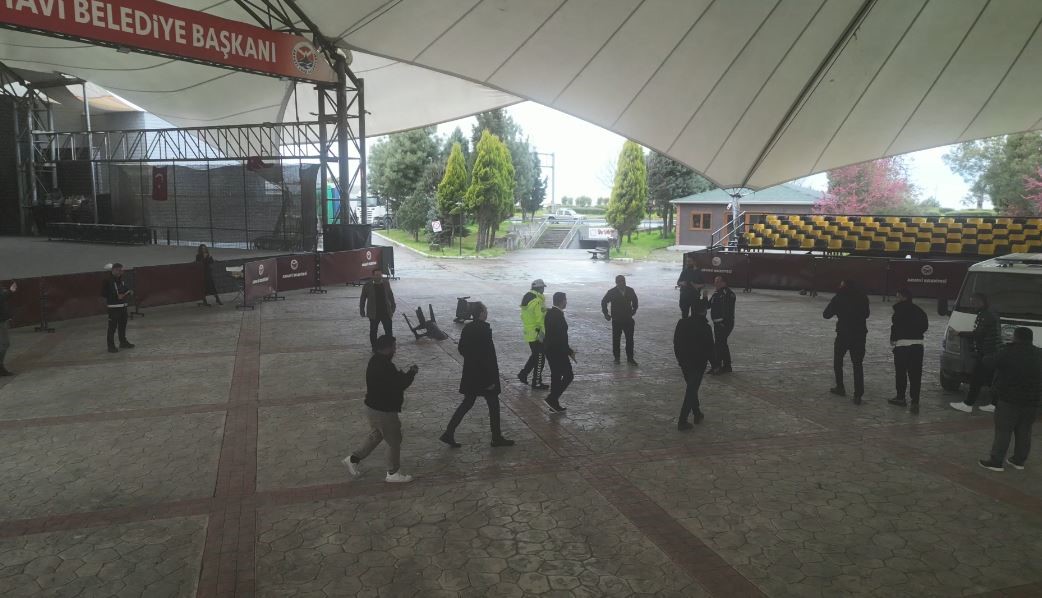 İhbara giden polislere pastalı sürpriz
