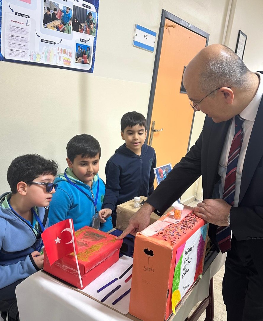 İhlas Koleji STEM Fuarı’nda öğrencilerden gerçek hayat sorunlarına projeler
