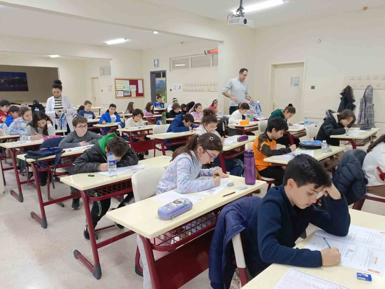 İhlas Kolejinden bursluluk sınavına giren her öğrenciye ücretsiz rehberlik hizmeti
