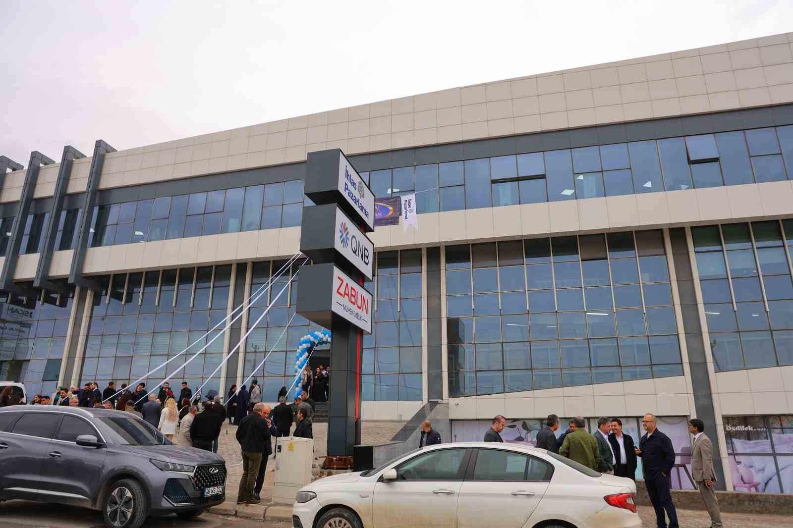 İhlas Pazarlama Kahramanmaraş’ta yeni hizmet binasını açtı, başarılı çalışanlara plaket verildi
İhlas Pazarlama Kahramanmaraş’ta yeni hizmet binasını açtı, başarılı çalışanlara plaket verildi