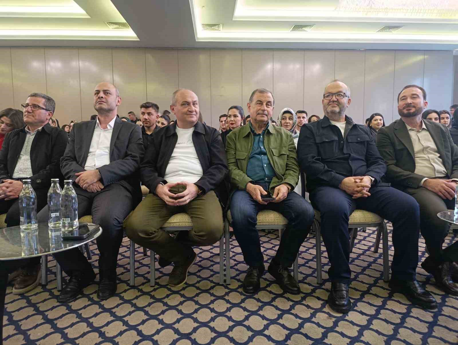 İhlas Pazarlama Kahramanmaraş’ta yeni hizmet binasını açtı, başarılı çalışanlara plaket verildi
İhlas Pazarlama Kahramanmaraş’ta yeni hizmet binasını açtı, başarılı çalışanlara plaket verildi