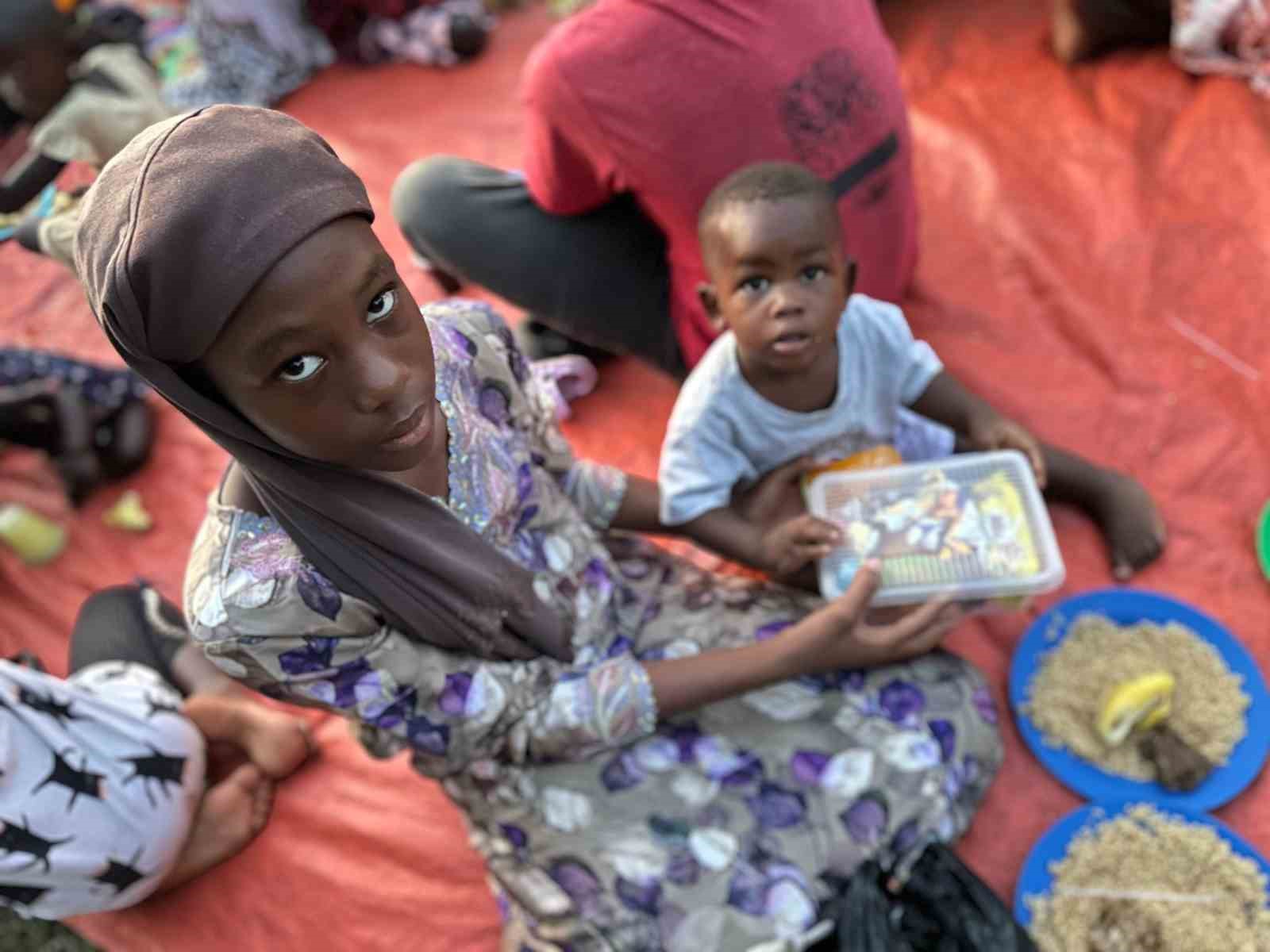 İhlas Vakfı Ramazan ayında yurt içi ve yurt dışı yardım faaliyetlerini sürdürüyor
İhlas Vakfı Ramazan ayında yurt içi ve yurt dışı yardım faaliyetlerini sürdürüyor