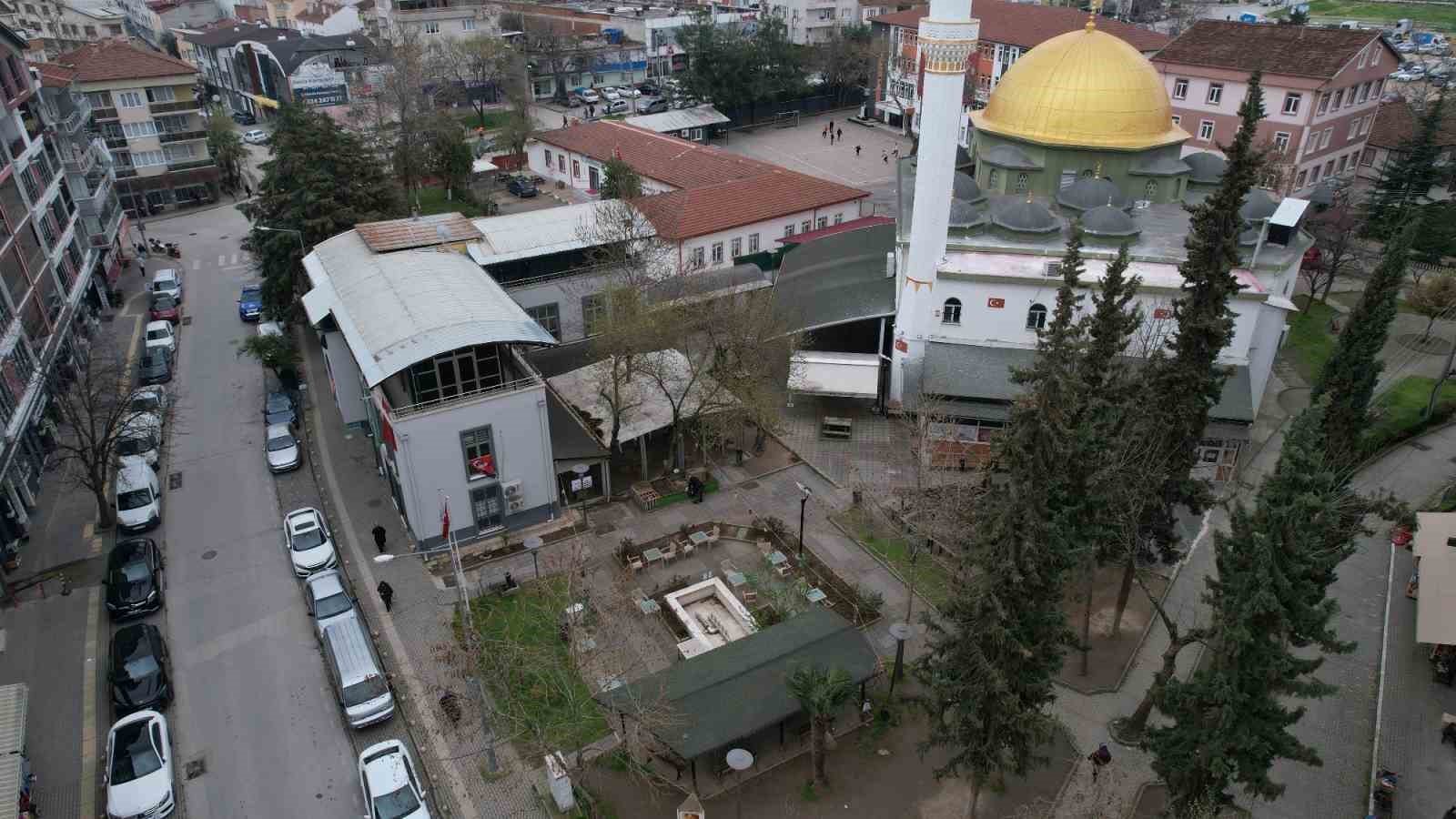 İhsaniye eski köy meydanı modern bir görünüme kavuşuyor
