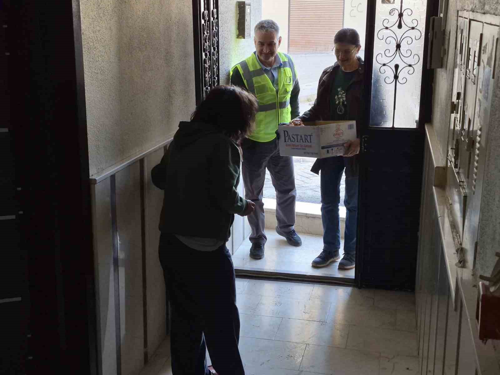 İhtiyaç sahibi vatandaşlar hayırseverlerin katkısıyla iftar yapıyor
