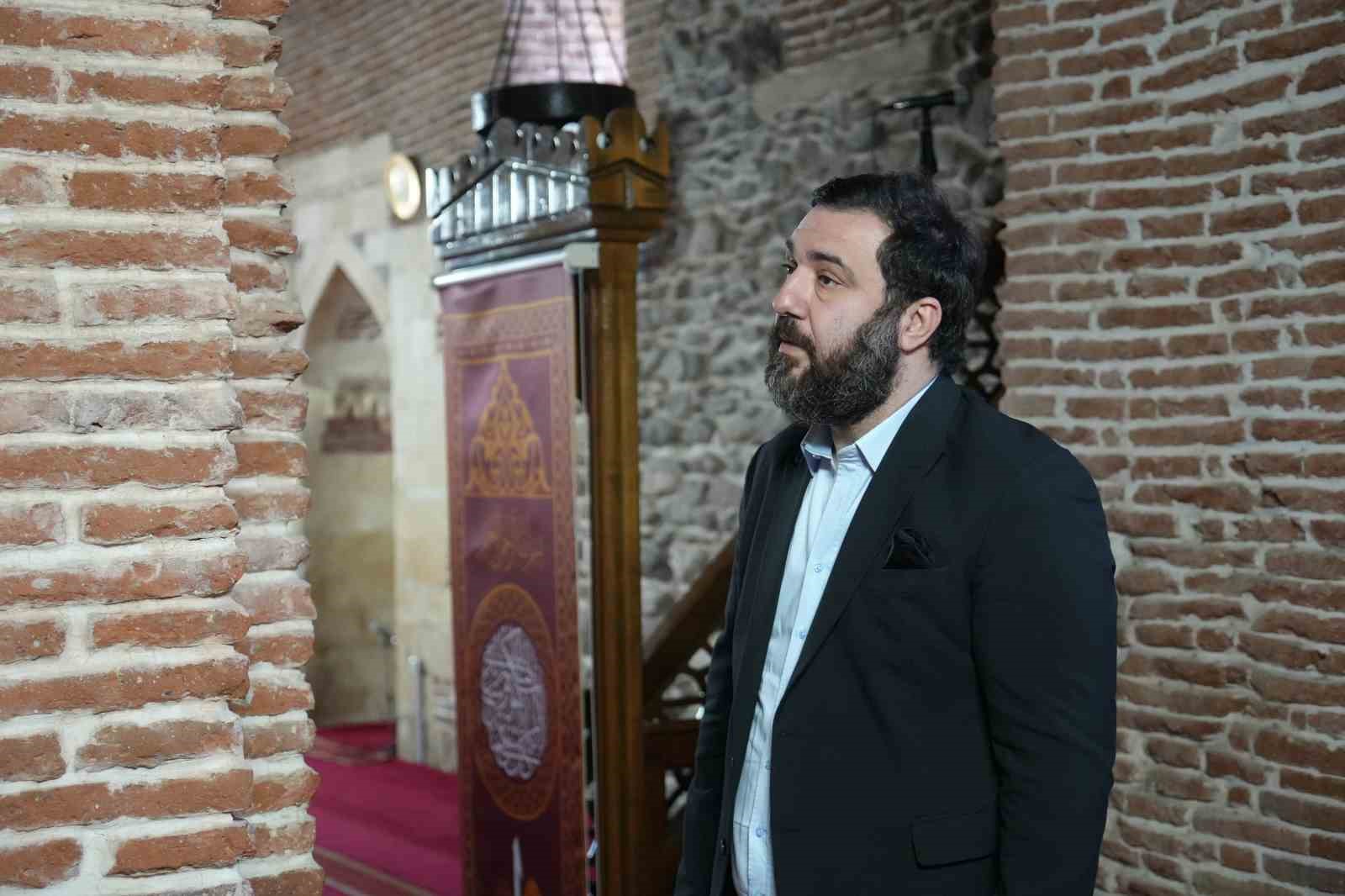 II. Abdülhamid Han’ın torunu Abdülhamit Kayıhan Osmanoğlu: "Değerleri koruma kanunu çıkarılsın"
II. Abdülhamid Han’ın torunu Abdülhamit Kayıhan Osmanoğlu: "Değerleri koruma kanunu çıkarılsın"