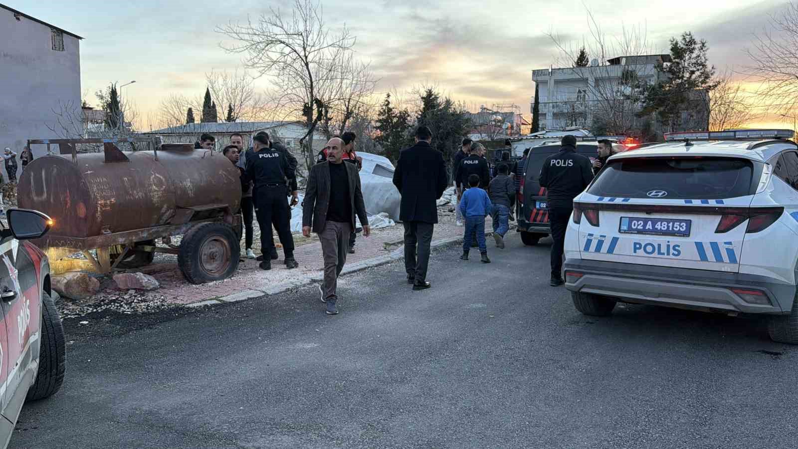 İki aile arasında taşlı sopalı kavga: 2 yaralı, 10 gözaltı
