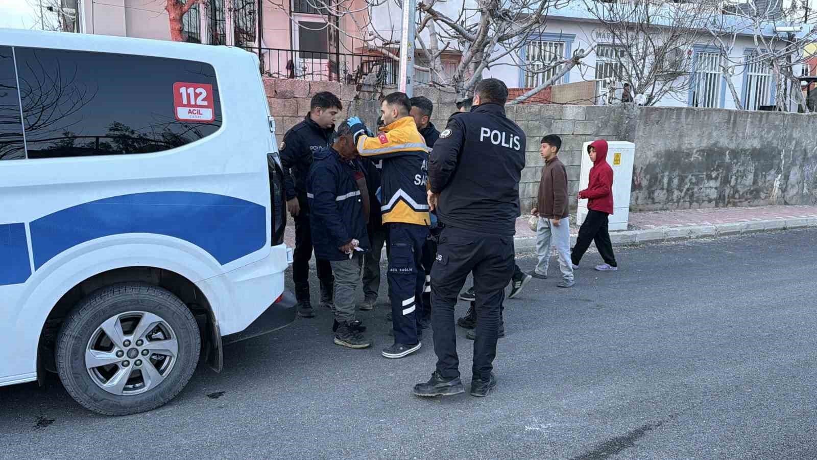 İki aile arasında taşlı sopalı kavga: 2 yaralı, 10 gözaltı
