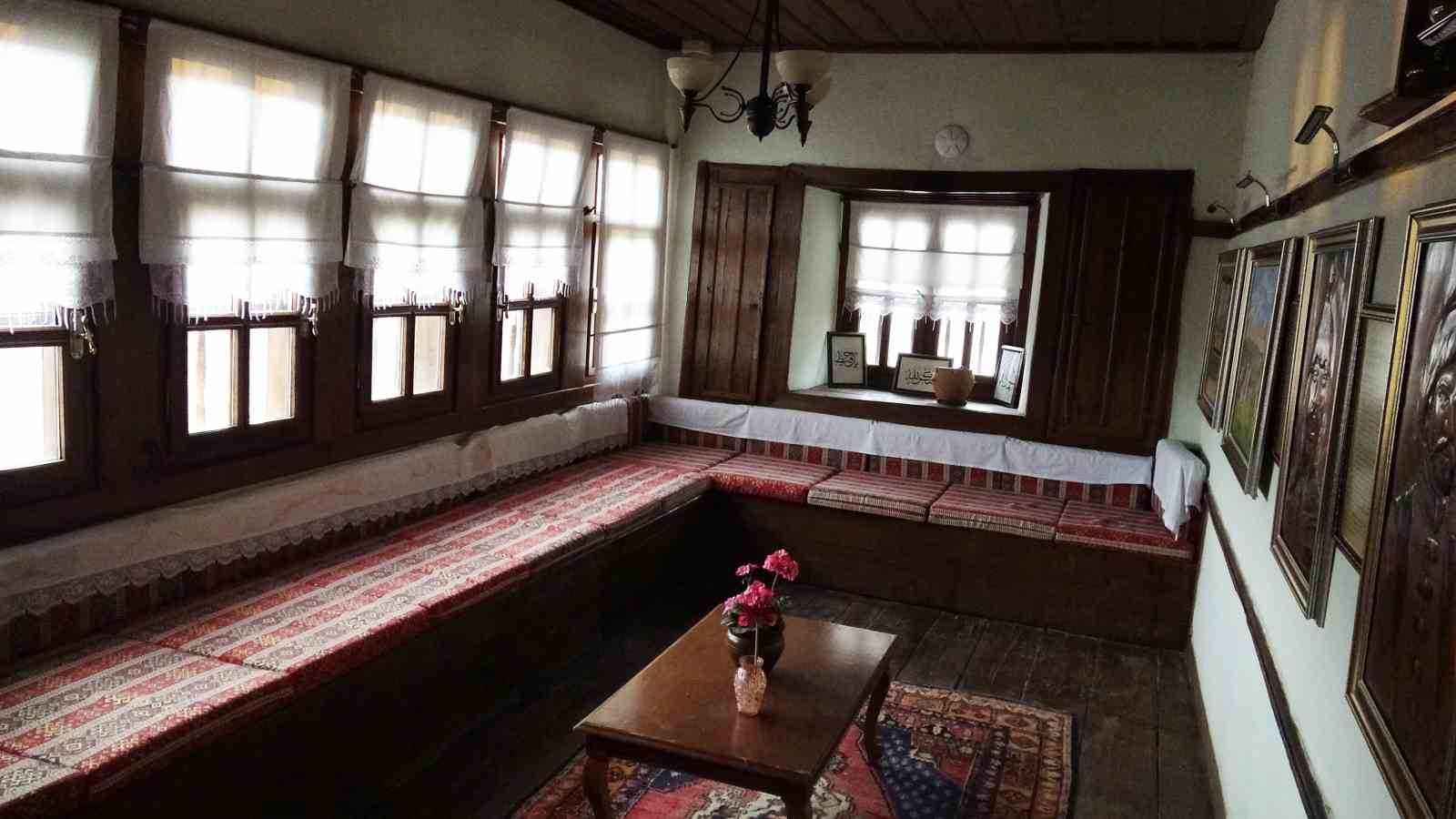 İki asırlık Emiroğlu Konağı tarihe ışık tutuyor
