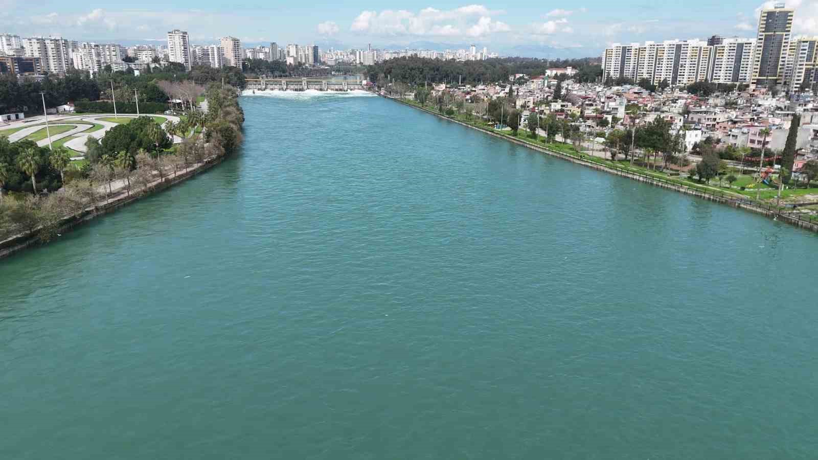 İki ayda gelen yağış barajı doldurdu: Seyhan Nehri coştu
