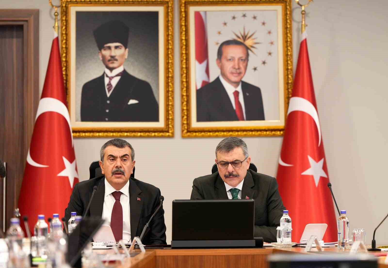 İki bakandan 81 il valisi ve il milli eğitim müdürü ile toplantı
